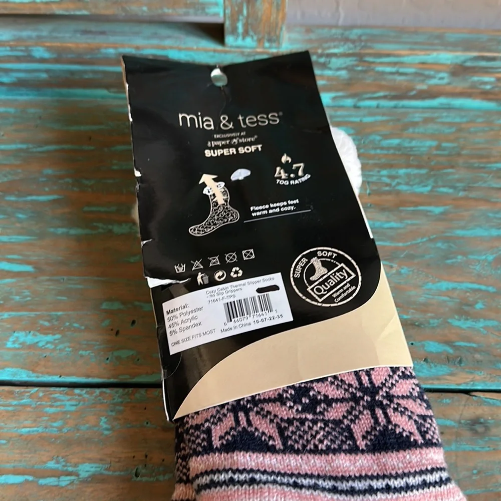New Mia & Tess The Paper Store Exclusive Cozy Cabin Thermal Slipper Socks